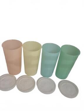 Tupperware Pastel Tumblers Set of 4 w/ Lids / Mid-Century